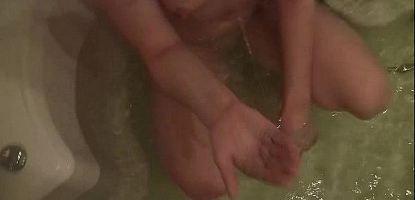  She sucks his babysitter in the bath and gets a facial